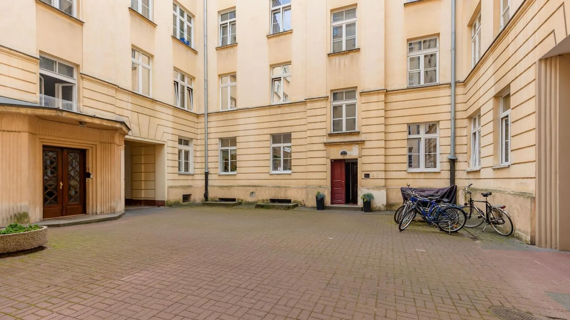 Sunny Studio Lwowska Street Metro By Noclegi Renters Warszawa Apartament